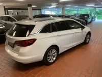 Używany Opel Astra Elegance 130 KM (95 kW) 2022 Biały Hatchback