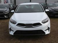 Neu Kia Ceed Vision 140 PS (102 kW) 2025 Carraraweiß Kleinwagen