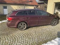 Gebraucht Toyota Avensis Multidrive S 147 PS (108 kW) 2012 Rot Kombi