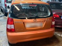 Second-hand Kia Picanto 65 CP (47 kW) 2006 Portocaliu Hatchback
