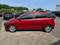 Gebraucht Hyundai i20 Classic 101 PS (74 kW) 2017 Rot Limousine
