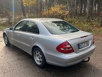 Gebraucht Mercedes E220 Classic 150 PS (110 kW) 2003 Silber Limousine