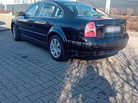 Gebraucht VW Passat 131 PS (96 kW) 2002 Schwarz Limousine