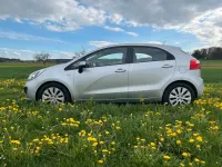 Gebraucht Kia Rio 109 PS (80 kW) 2012 Silber Kleinwagen