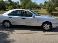Gebraucht Mercedes E200 Classic 136 PS (100 kW) 1997 Silber Limousine