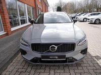 Neu Volvo V60 Plus 349 PS (256 kW) 2026 Grau Kombi