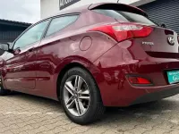 Gebraucht Hyundai i30 110 PS (80 kW) 2017 Rot Coupé