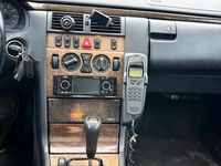 Second-hand Mercedes E320 224 CP (164 kW) 2000 Albastru Berlinǎ