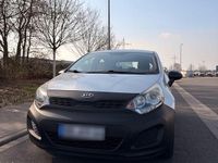Second-hand Kia Rio Edition 7 86 CP (63 kW) 2012 Argintiu Berlinǎ