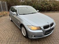 Gebraucht BMW 320 182 PS (133 kW) 2010 Blau Kombi