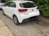 Second-hand Kia Rio 84 CP (61 kW) 2017 Alb Berlinǎ