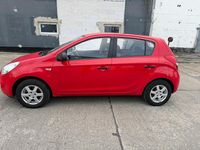 Gebraucht Hyundai i20 77 PS (56 kW) 2009 Rot Kleinwagen