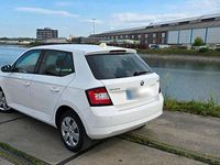 Gebraucht Skoda Fabia 60 PS (44 kW) 2015 Weiß Kleinwagen