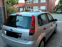 Gebraucht Ford Fiesta 70 PS (51 kW) 2004 Silber Kleinwagen