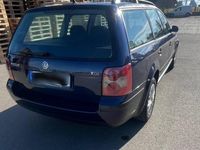 Gebraucht VW Passat 131 PS (96 kW) 2001 Blau Kombi