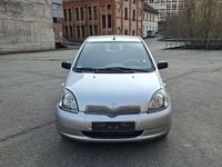 Gebraucht Toyota Yaris 86 PS (63 kW) 2002 Silber Limousine