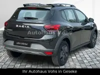 Neu Dacia Sandero Essentiel 91 PS (66 kW) 2025 Schwarz SUV