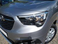 Gebraucht Opel Combo-e Life Ultimate 100 kW (136 PS) 2023 Quarz silber/kontrast grau Van / Kleinbus