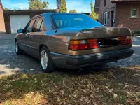Brugt Mercedes E200 118 HK (86 kW) 1989 Brun Sedan