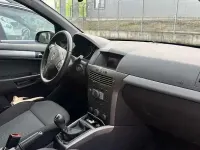 Używany Opel Astra 90 KM (66 kW) 2006 Niebieski Hatchback