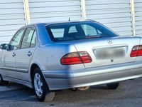 Gebraucht Mercedes E220 143 PS (105 kW) 1999 Limousine