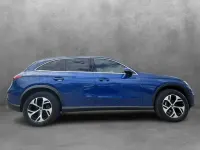 Gebraucht Mercedes GLC300e 204 PS (150 kW) 2023 Metalliclack spektralblau SUV