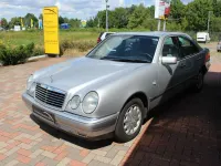 Gebraucht Mercedes E220 Elegance 95 PS (69 kW) 1996 Silber Limousine