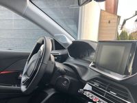 gebraucht Peugeot 208 in schwarz