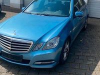 Gebraucht Mercedes E220 170 PS (125 kW) 2011 Blau Limousine