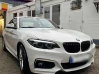 gebraucht BMW 220 i Coupé M Sport weiß