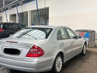 Gebraucht Mercedes 220 150 PS (110 kW) 2005 Silber Limousine