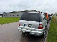 Gebraucht Mercedes ML270 163 PS (119 kW) 2002 Silber SUV