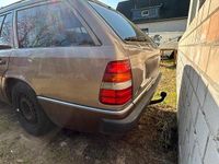 Gebraucht Mercedes E220 132 PS (97 kW) 1987 Braun Kombi