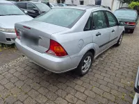 Gebraucht Ford Focus Ghia 100 PS (73 kW) 1999 Silber Limousine
