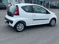 Gebraucht Peugeot 107 60 PS (44 kW) 2013 Weiß Kleinwagen