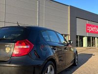 Gebraucht BMW 118 143 PS (105 kW) 2011 Schwarz Kleinwagen