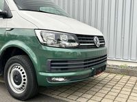 Gebraucht VW T6 150 PS (110 kW) 2019 Weiß und grün foliert Van