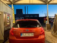 Second-hand Kia Ceed 109 CP (80 kW) 2008 Roșu Hatchback