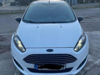 Gebraucht Ford Fiesta Trend 101 PS (74 kW) 2015 Weiß Kleinwagen