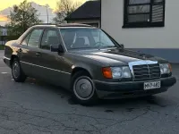 Używany Mercedes E300 179 KM (131 kW) 1990 Szary Sedan/Limuzyna