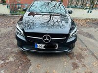 Gebraucht Mercedes CLA200 Shooting Brake 156 PS (114 kW) 2017 Schwarz Kombi