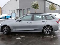 Gebraucht BMW 330 Shadowline 286 PS (210 kW) 2022 Skyscraper grau metallic Kombi