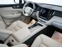 Gebraucht Volvo XC60 Core 197 PS (144 kW) 2023 Platinum grey / metallic SUV