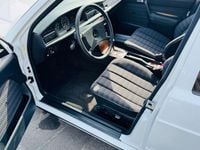 Gebraucht Mercedes 190 160 PS (117 kW) 1990 Weiß Limousine