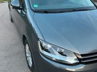 Second-hand VW Sharan 150 CP (110 kW) 2017 Verde Monovolum