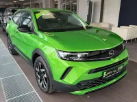 Gebraucht Opel Mokka Elegance 101 PS (74 kW) 2024 Lackierung matcha green/typ au SUV
