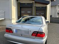 Second-hand Mercedes E280 204 CP (150 kW) 2000 Argintiu Berlinǎ