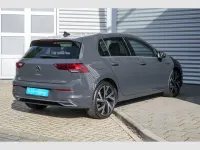Gebraucht VW Golf VIII Style 131 PS (96 kW) 2024 Grau Limousine