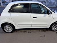 Gebraucht Renault Twingo Life 71 PS (52 kW) 2018 Weiß Kleinwagen