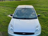 Gebraucht Ford Fiesta 60 PS (44 kW) 2004 Silber Kleinwagen